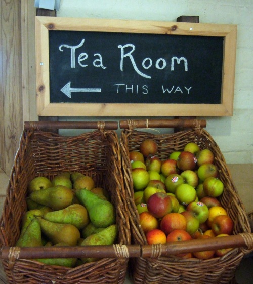 This way to the tearoom This way to the tearoom